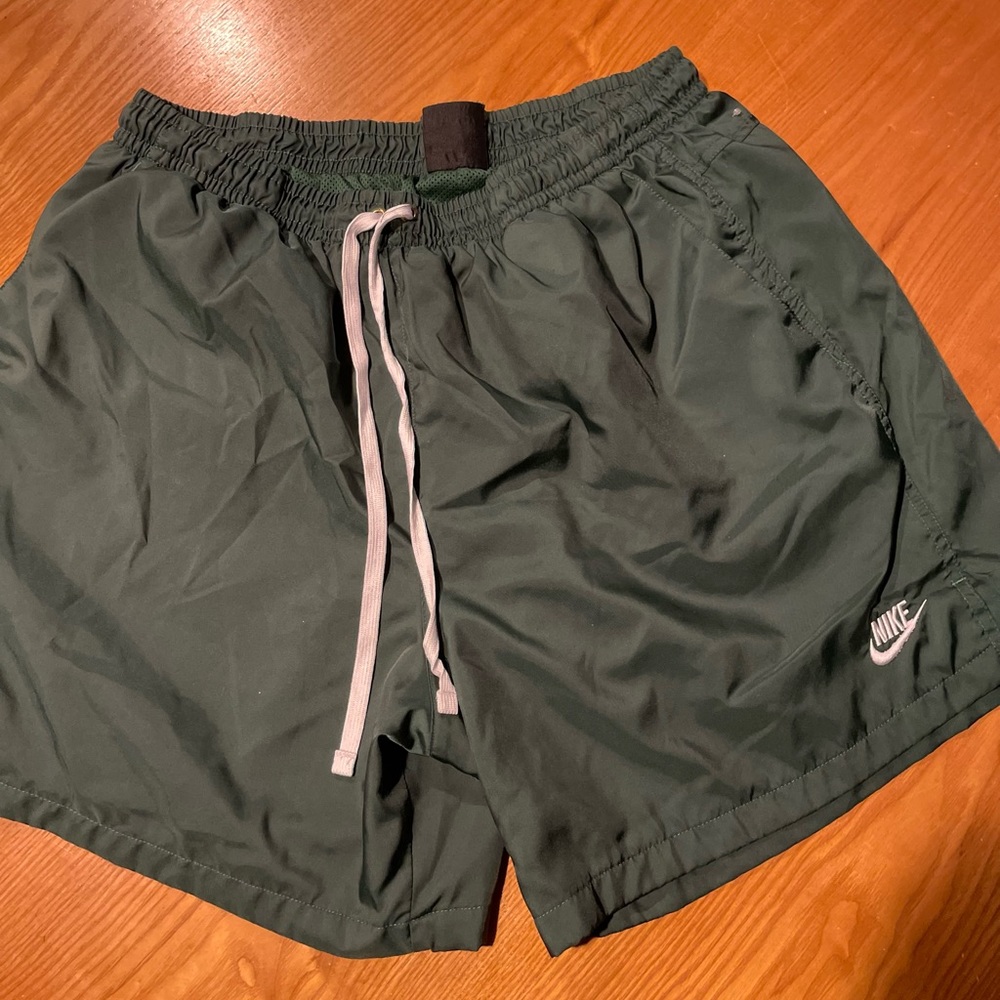 NIKE Men’s Club 6” Woven Flow Shorts Green Size: XXL